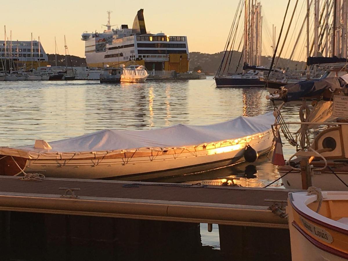 Au Coeur Du Vieux Toulon Au Calme Appartement Renove Climatise Confortable Etage Eleve Avec Ascenseur Proche Parking Et Toutes Commodites Eksteriør billede