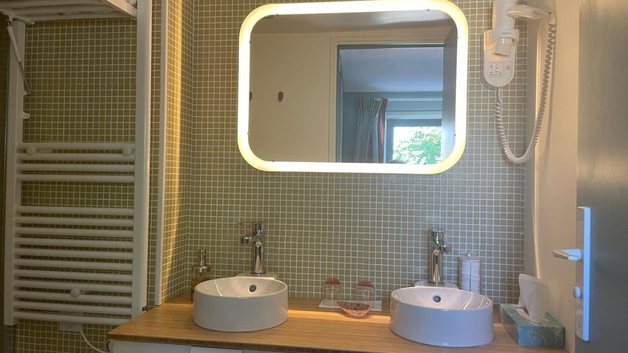 Au Coeur Du Vieux Toulon Au Calme Appartement Renove Climatise Confortable Etage Eleve Avec Ascenseur Proche Parking Et Toutes Commodites Eksteriør billede