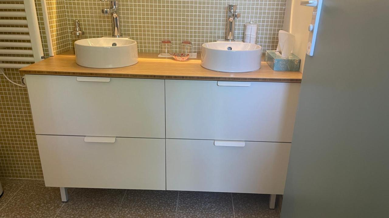Au Coeur Du Vieux Toulon Au Calme Appartement Renove Climatise Confortable Etage Eleve Avec Ascenseur Proche Parking Et Toutes Commodites Eksteriør billede