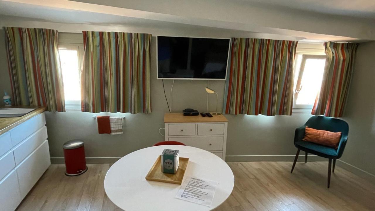 Au Coeur Du Vieux Toulon Au Calme Appartement Renove Climatise Confortable Etage Eleve Avec Ascenseur Proche Parking Et Toutes Commodites Eksteriør billede