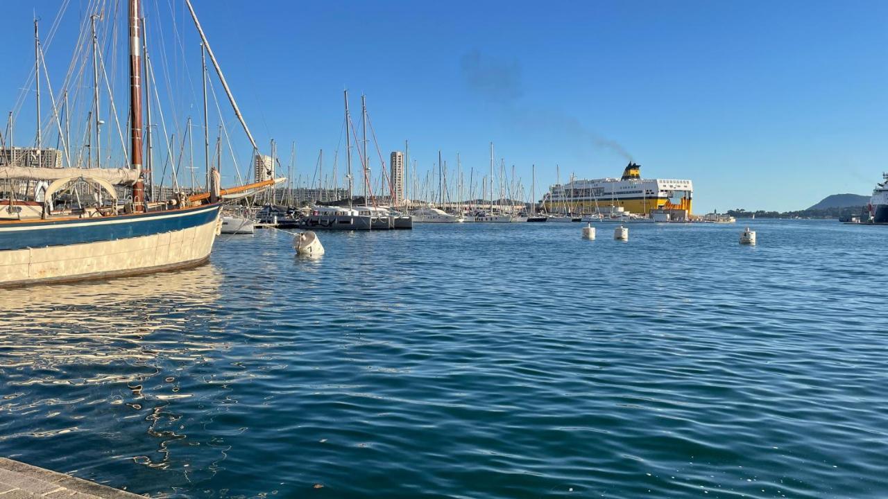 Au Coeur Du Vieux Toulon Au Calme Appartement Renove Climatise Confortable Etage Eleve Avec Ascenseur Proche Parking Et Toutes Commodites Eksteriør billede